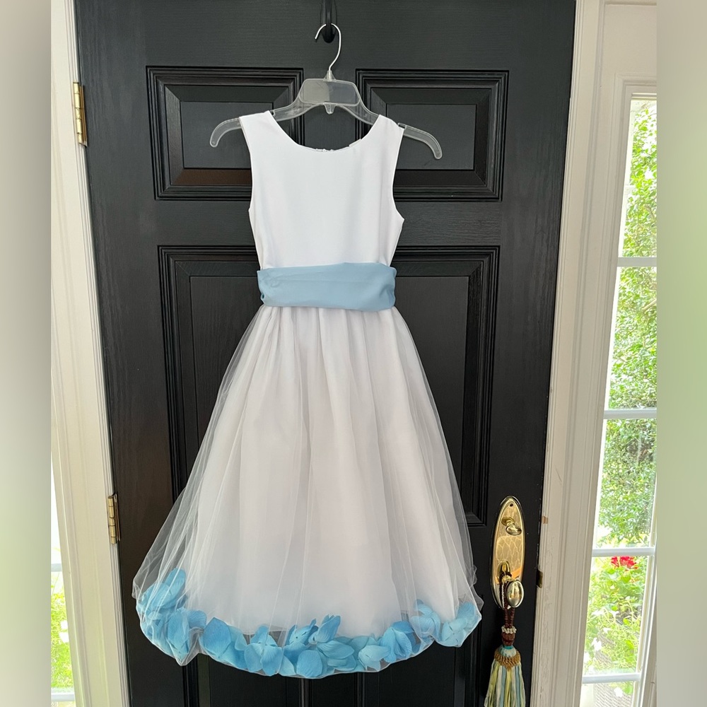 Flower girl dress. Girls size 10. Worn once. Excellent condition